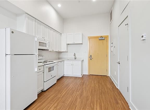 3rd image of 2312 Louisiana Ave #203