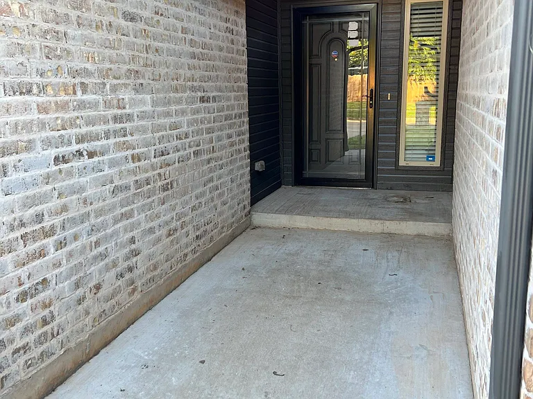 3104 Woodcrest Creek Dr — Photo 3