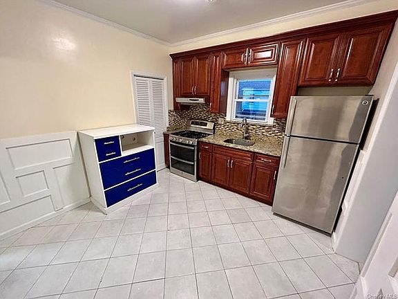 3rd image of 306 Logan Ave