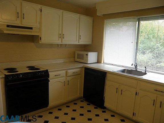 5th image of 45 Woodlake Dr