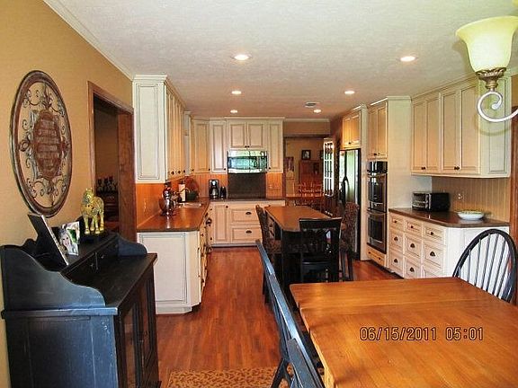 5th image of 800 Fuller Springs Dr