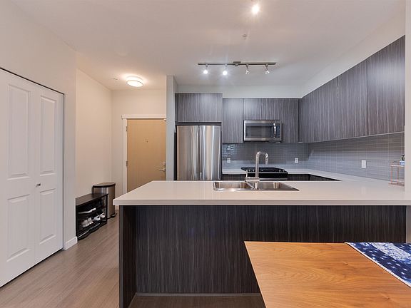 4th image of 607 Cottonwood Ave #104