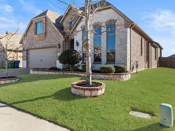 3rd image of 509 Alice Ln