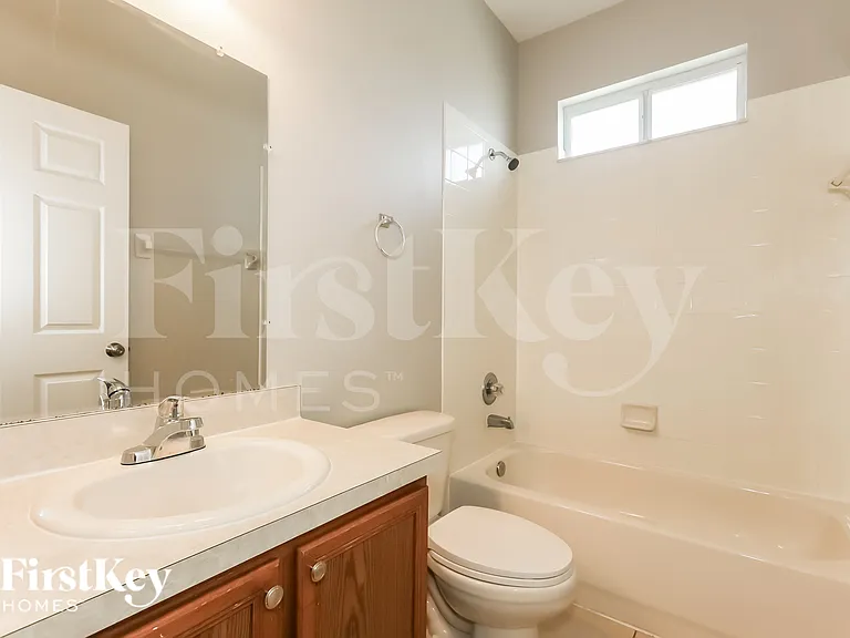 1427 Main St — Photo 17