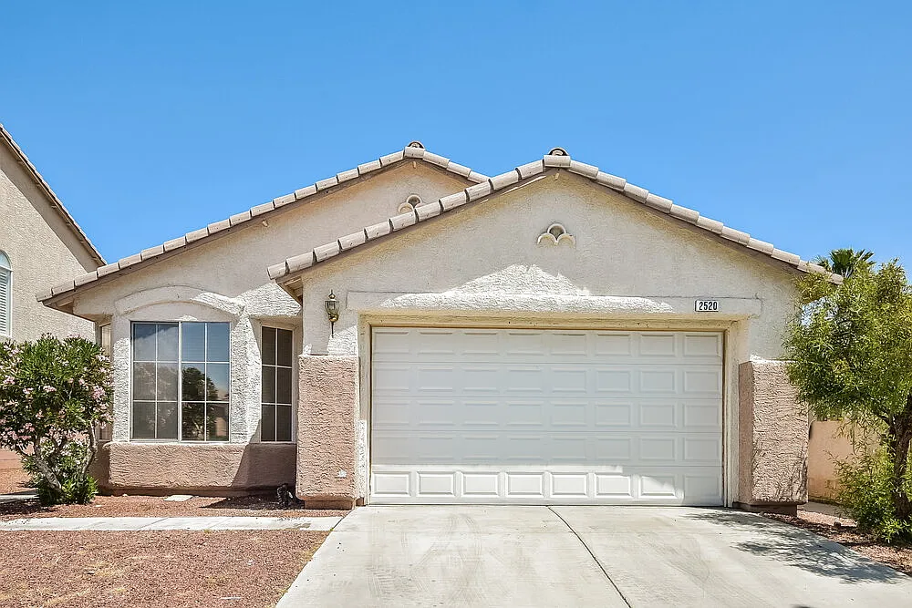 3 bed, 2.0 bath, 1628 sqft, $2,045 — Photo 1