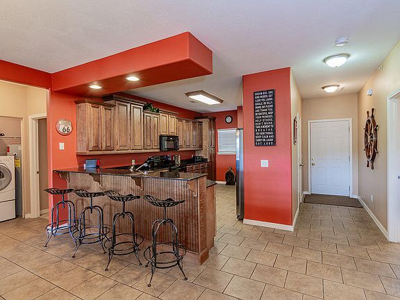 5th image of 190 Rockwood Ln