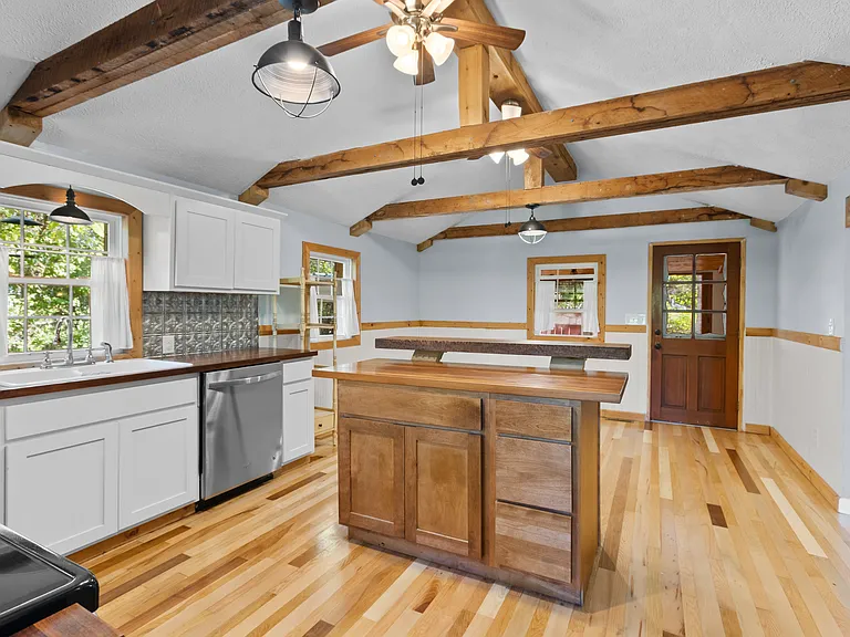 160 Como Ave — Photo 2