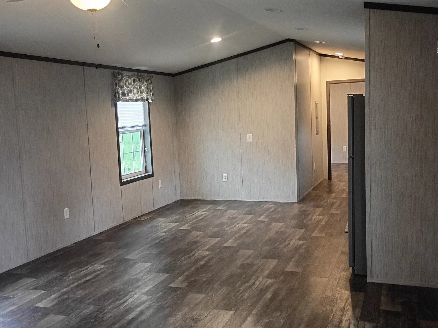 3 bed, 1056 sqft, $1,395 — Photo 2