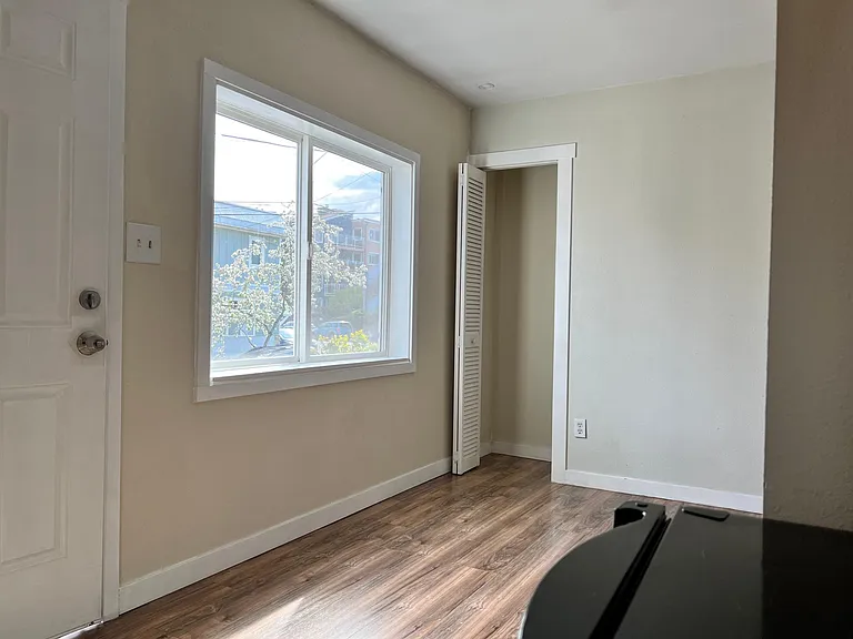 902 N 72nd St — Photo 2