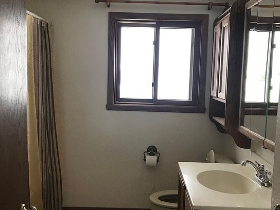 3rd image of 523 Ashbury Dr