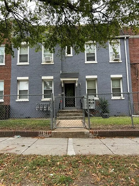 2 bed, 750 sqft, $2,100 — Photo 1