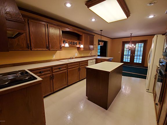 4th image of 8336 Wallinwood Springs Dr