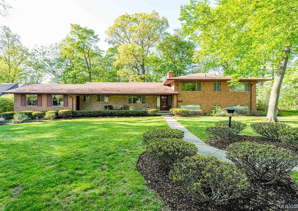19526 Riverside Dr, Beverly Hills, MI 48025 Zillow