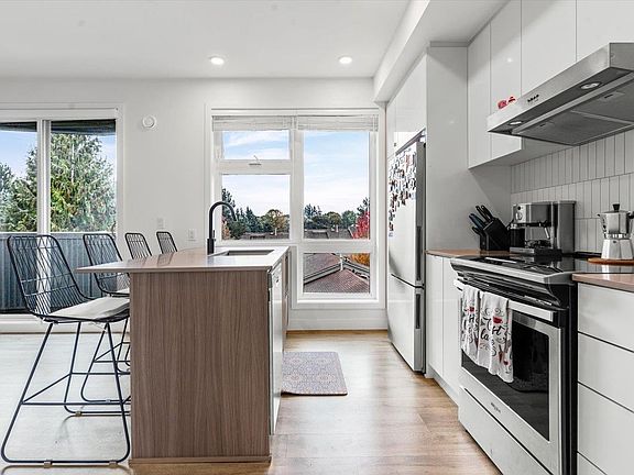 5th image of 32838 Landeau Pl #401
