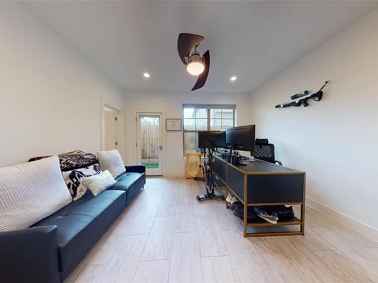 5422 Darling St #C — Photo 4