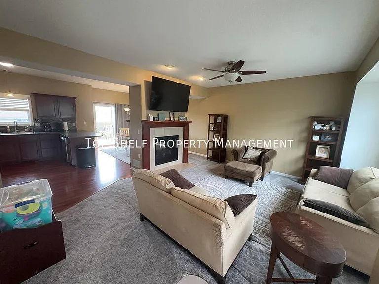 332 NW Driftwood Dr — Photo 3