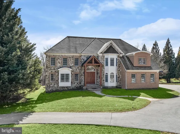 3135 Old Court Rd, Pikesville, MD 21208