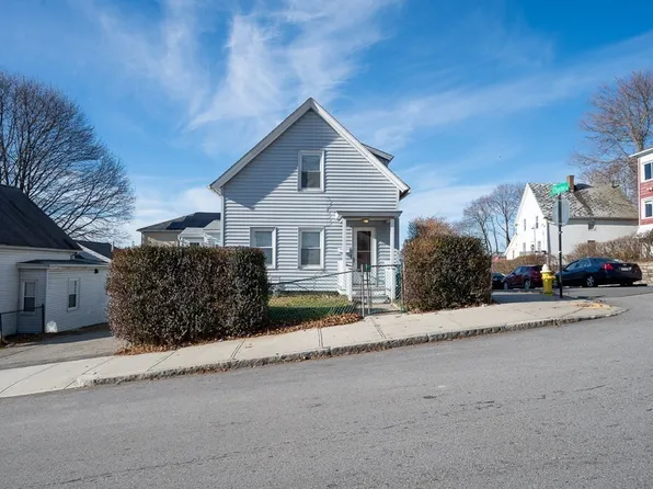 27 Orient St, Worcester, MA 01604