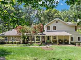328 Canterwood Ln, Great Falls, VA 22066