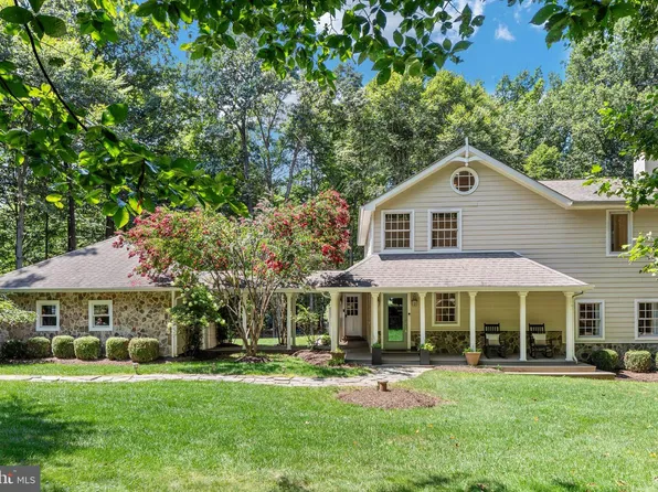 328 Canterwood Ln, Great Falls, VA 22066