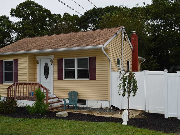 2nd image of 105 Pinedale Ave