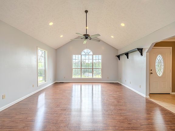 4th image of 75 Hayden Dr