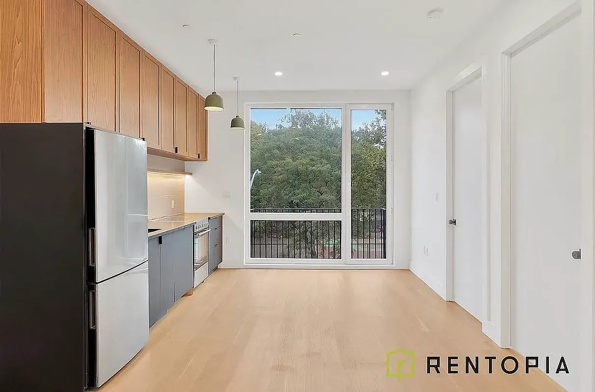 420 Tompkins Avenue — Photo 2