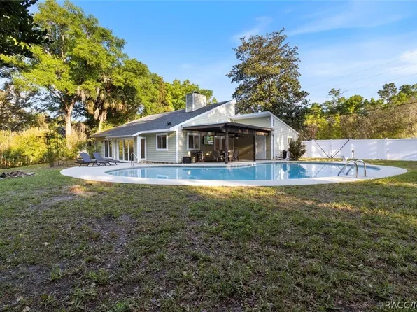 6404 W Seven Rivers Dr, Crystal River, FL 34429