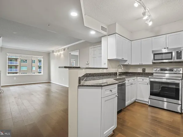 3101 N Hampton Dr APT 914, Alexandria, VA 22302