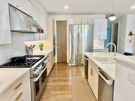 3rd image of 2524 Zenobia St
