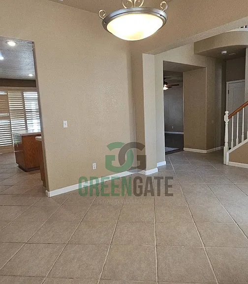 571 Zurich Dr — Photo 16