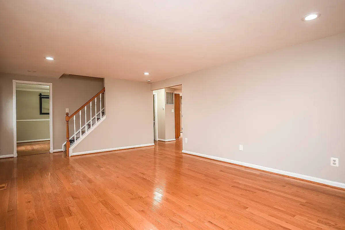 4 bed, 3.5 bath, 3900 sqft, $5,150 — Photo 3