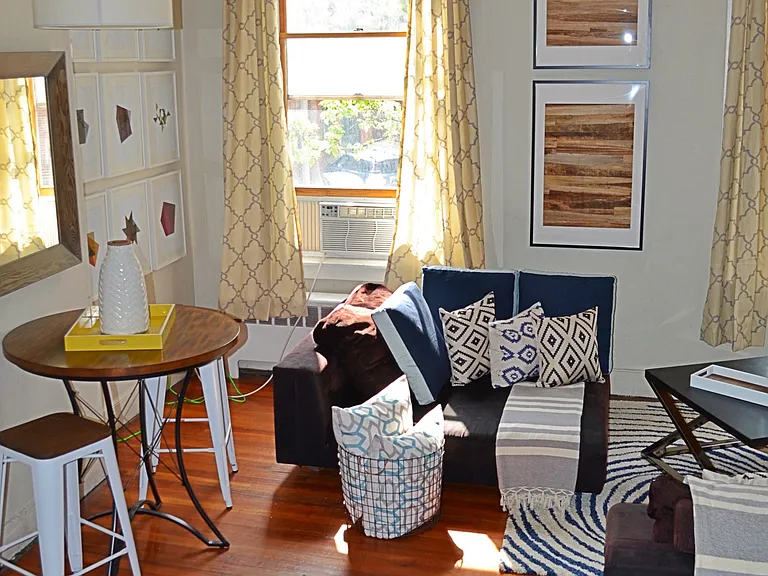 435 Hanover St #2D — Photo 2