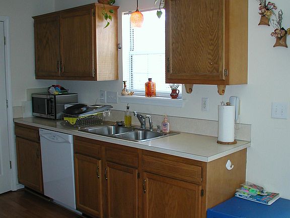3rd image of 585 Rebecca Jane Dr
