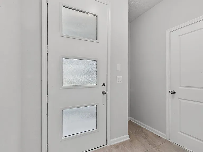 11210 Minnetta Ct — Photo 3