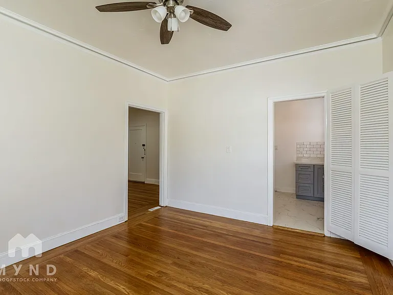 848 Erie St #4 — Photo 8
