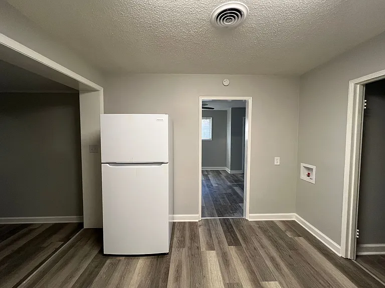 3608 Willow Lane Dr — Photo 6