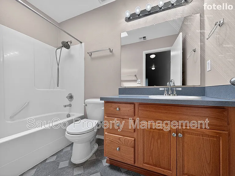 661 NW Connell Ave — Photo 26