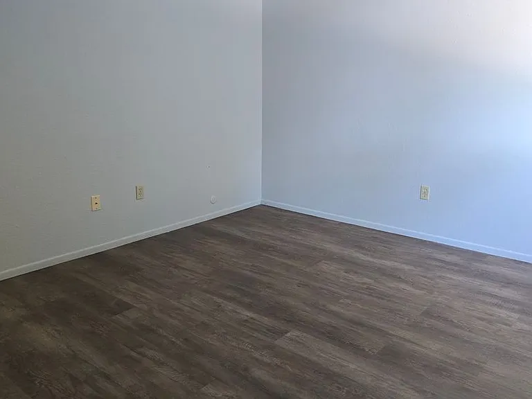 420 Illinois Ave — Photo 9