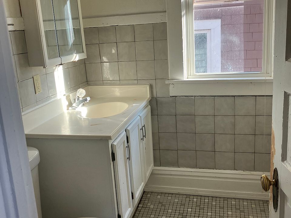 2nd image of 1839 N Missouri Ave #B