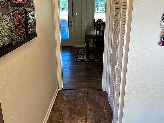 5th image of 683 Mosley Dr