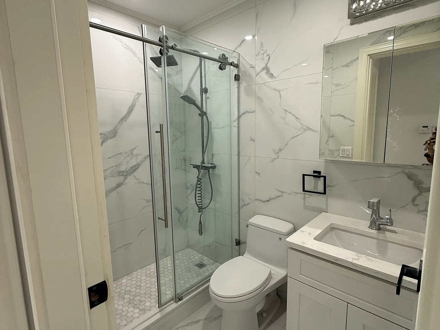 4 bed, 1200 sqft, $4,300 — Photo 2