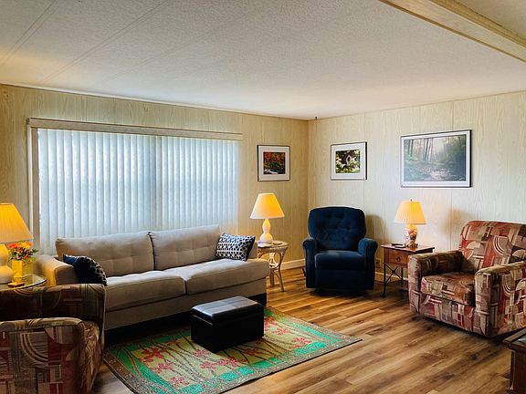 2nd image of 214 Arbor Ln