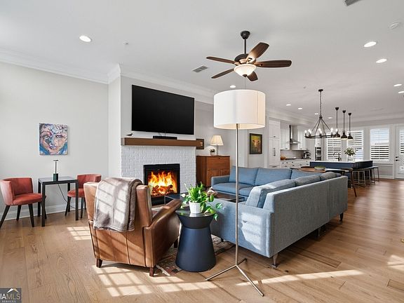 2nd image of 714 Opera Ln