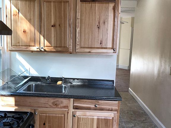 2nd image of 117 Fair St