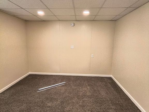 4th image of 218 W Kanesville Blvd