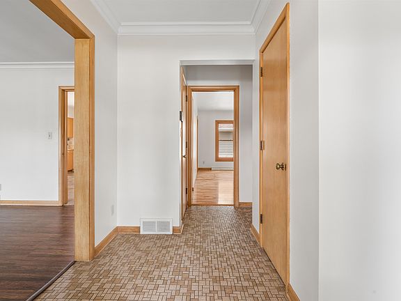 3rd image of 575 Ledgeview Blvd