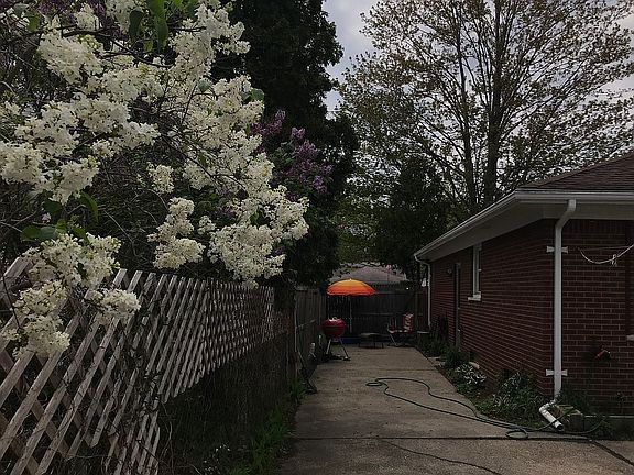 4th image of 23058 Oakwood Ave