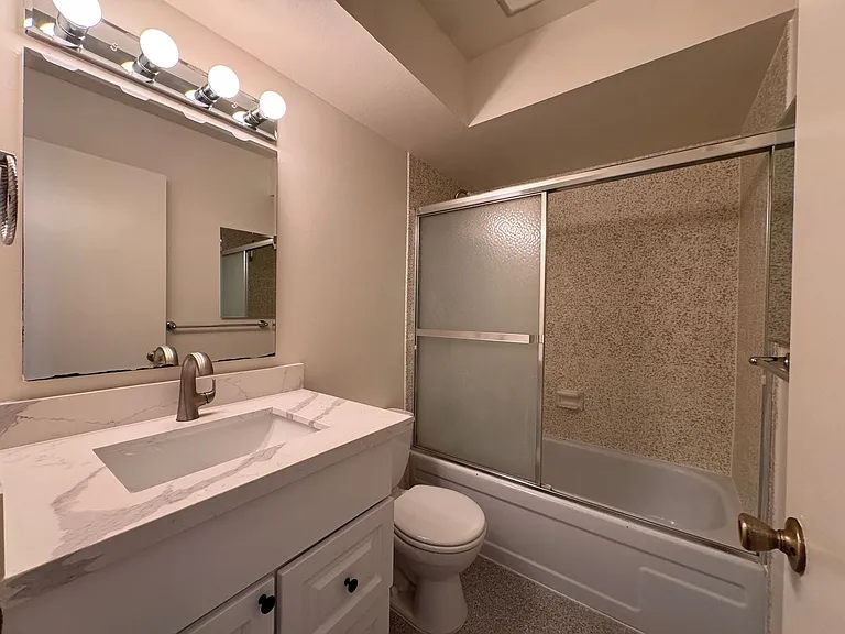 541 - 551 Morse Ave - Laurelwood — Photo 8
