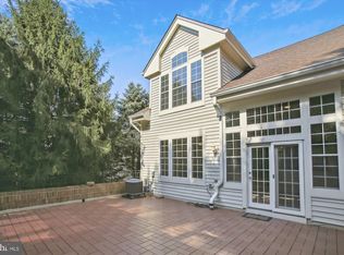 7027 Haycock Rd, Falls Church, VA 22043